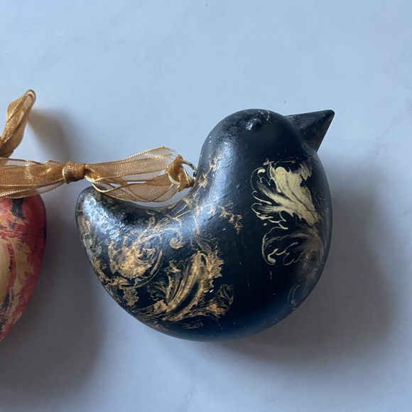 Set (2) Hand Painted Birds Metal Ornaments - Black/Gold/Red - Picture 5 of 6